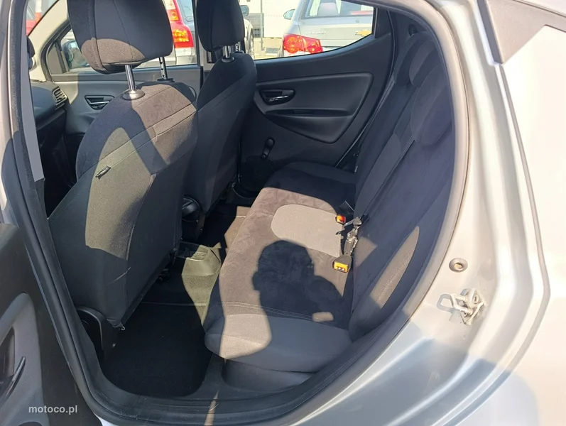 Lancia Ypsilon 12