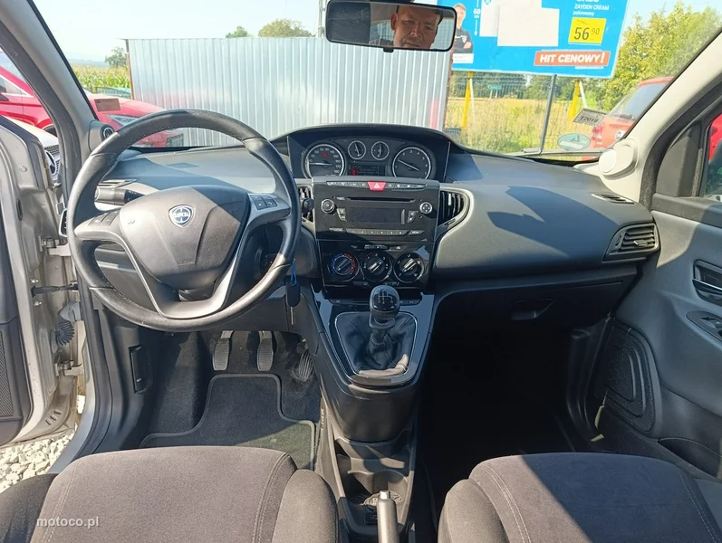 Lancia Ypsilon 13