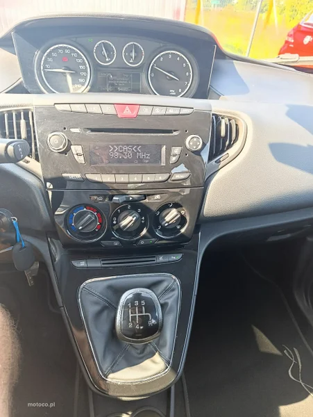 Lancia Ypsilon 15