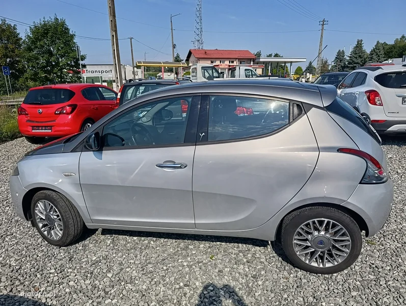 Lancia Ypsilon 3