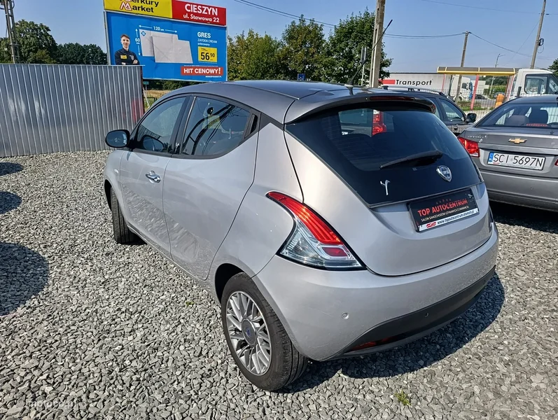 Lancia Ypsilon 4