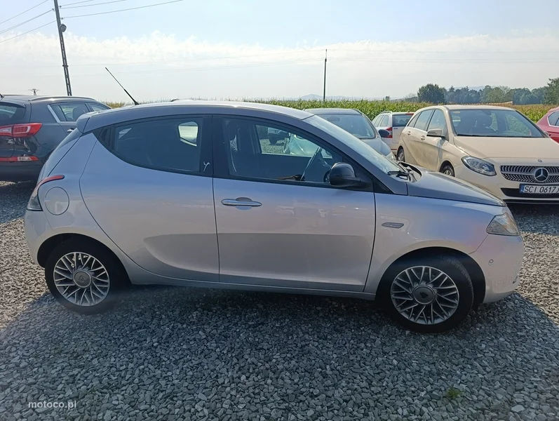 Lancia Ypsilon 7