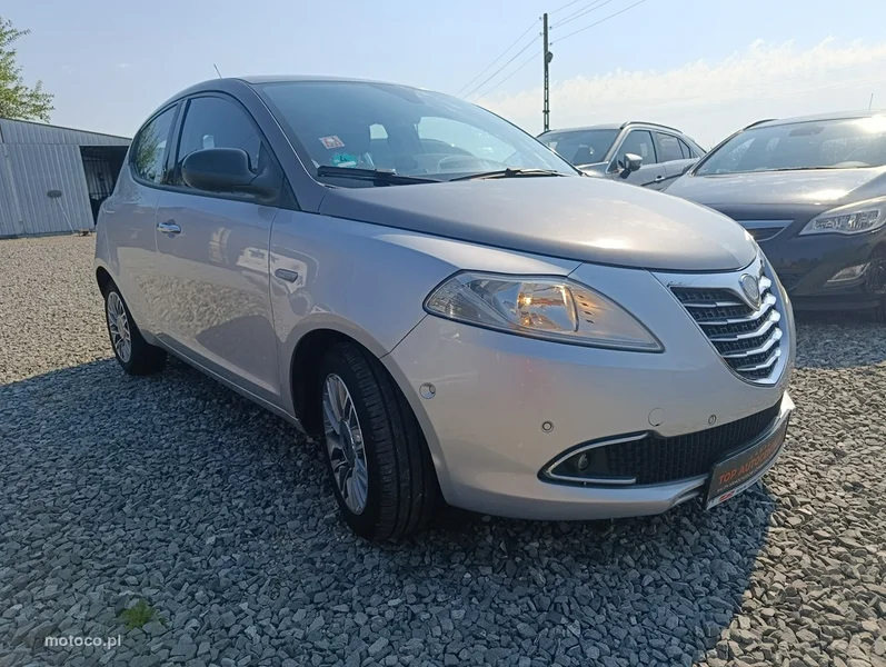 Lancia Ypsilon 8