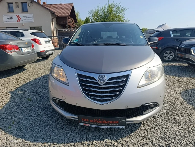 Lancia Ypsilon 9