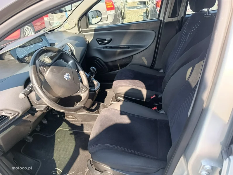 Lancia Ypsilon 10