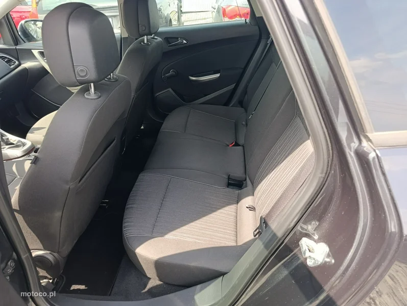 Opel Astra J 11