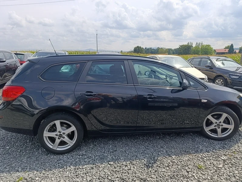 Opel Astra J 6
