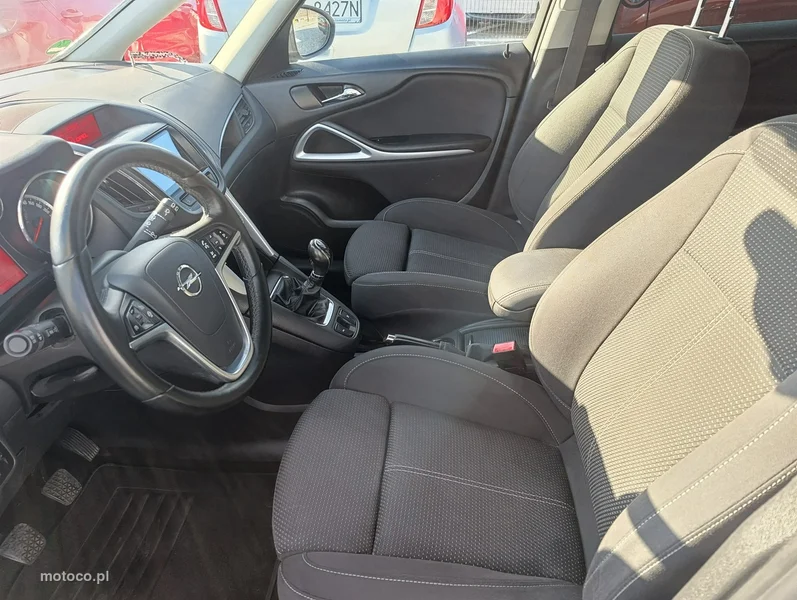 Opel Zafira C Tourer 11