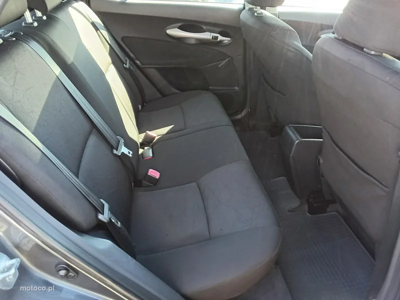 Toyota Auris E150 13