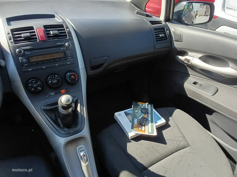 Toyota Auris E150 14