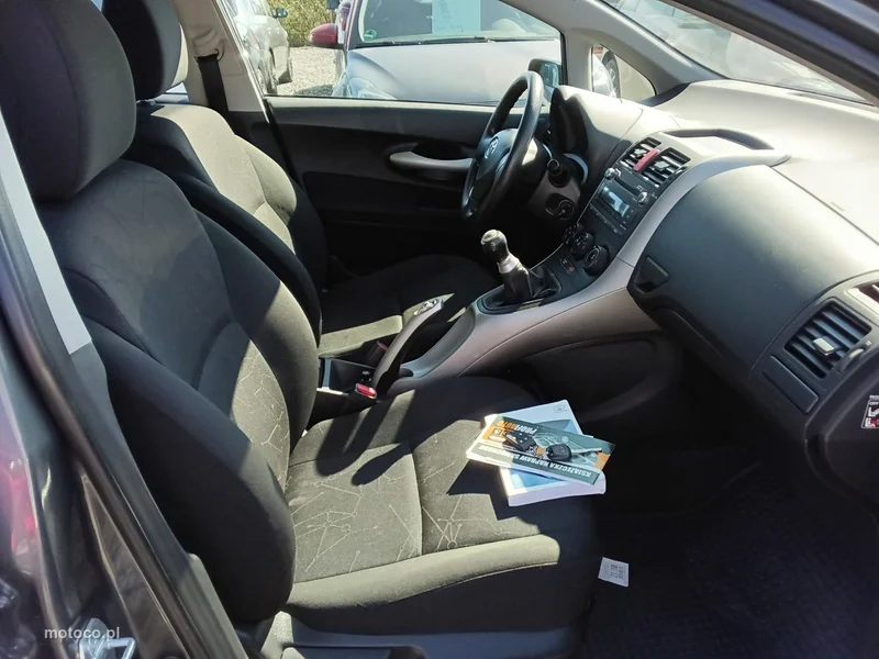 Toyota Auris E150 15
