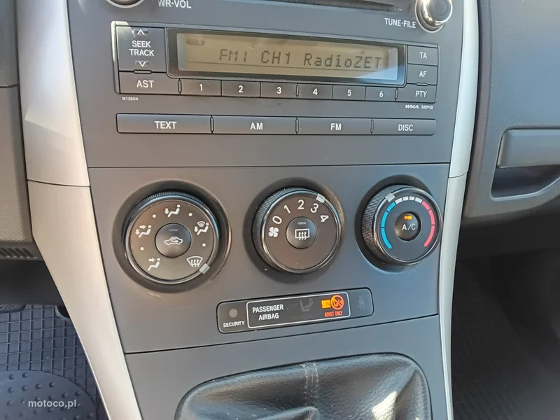 Toyota Auris E150 18