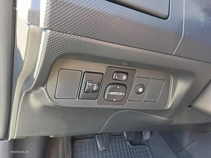 Toyota Auris E150 19