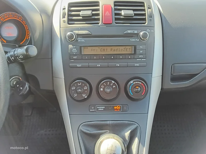 Toyota Auris E150 21