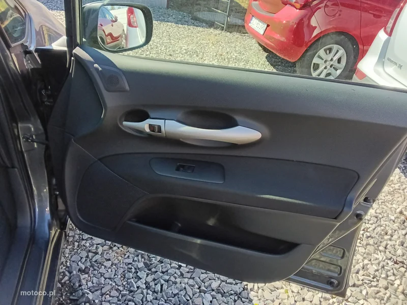 Toyota Auris E150 24