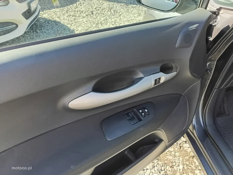 Toyota Auris E150 26