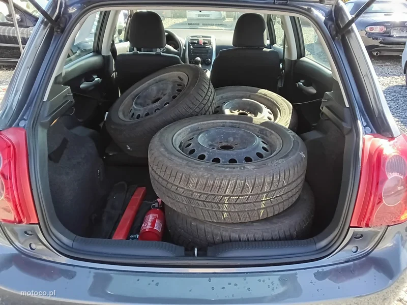 Toyota Auris E150 29