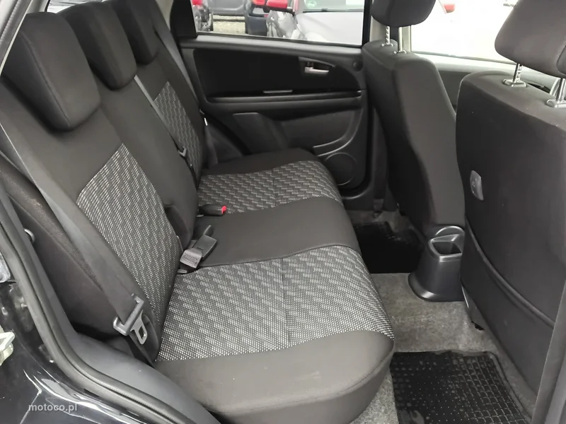 Suzuki SX4 10