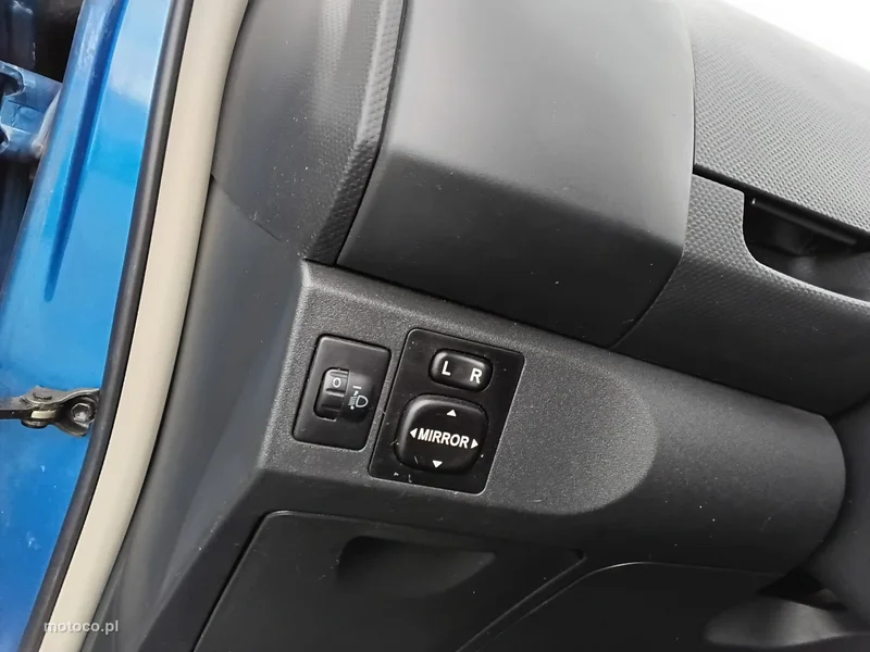Toyota Yaris XP90 26