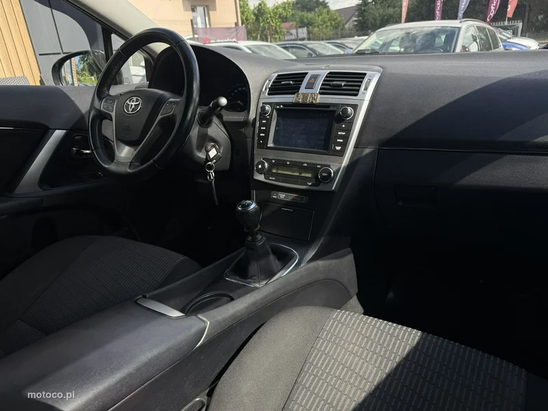 Toyota Avensis T27 14
