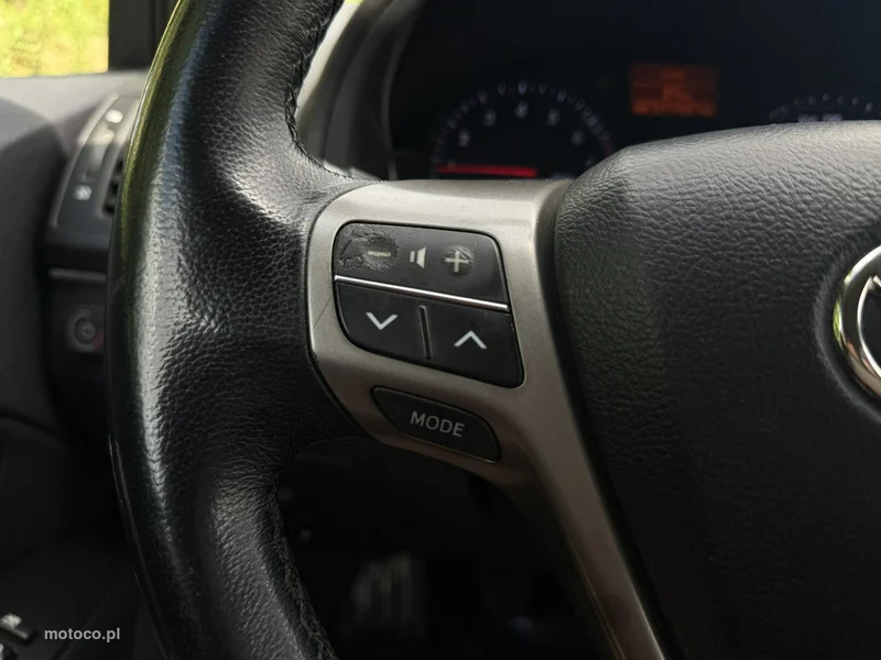 Toyota Avensis T27 18