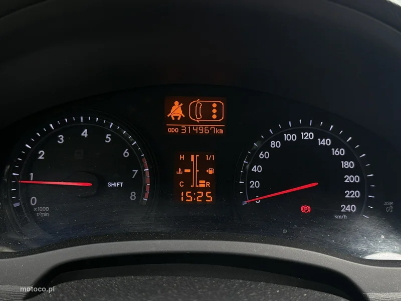 Toyota Avensis T27 21
