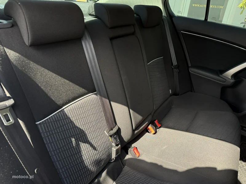 Toyota Avensis T27 32