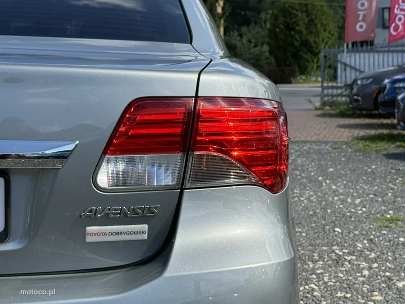 Toyota Avensis T27 9