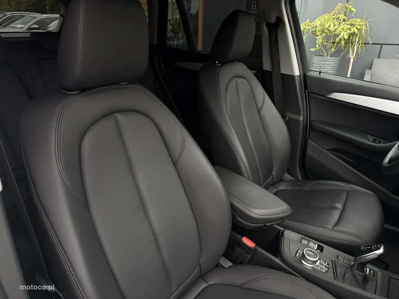 BMW X1 F48 12
