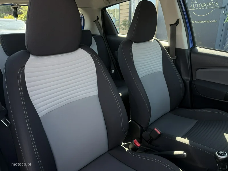 Toyota Yaris XP210 11