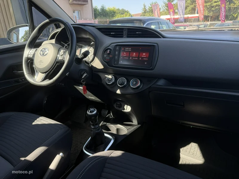 Toyota Yaris XP210 13