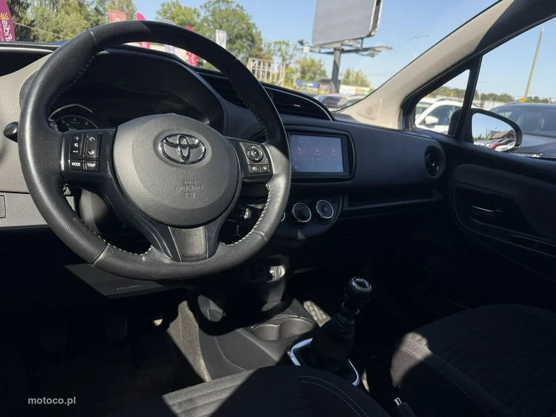 Toyota Yaris XP210 14
