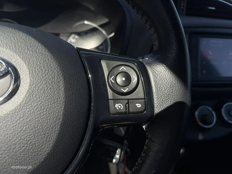 Toyota Yaris XP210 16