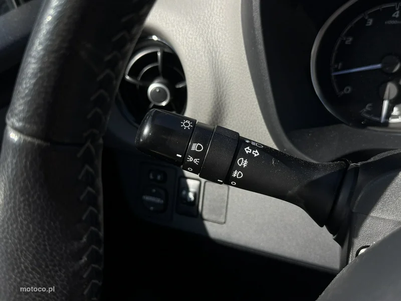 Toyota Yaris XP210 19