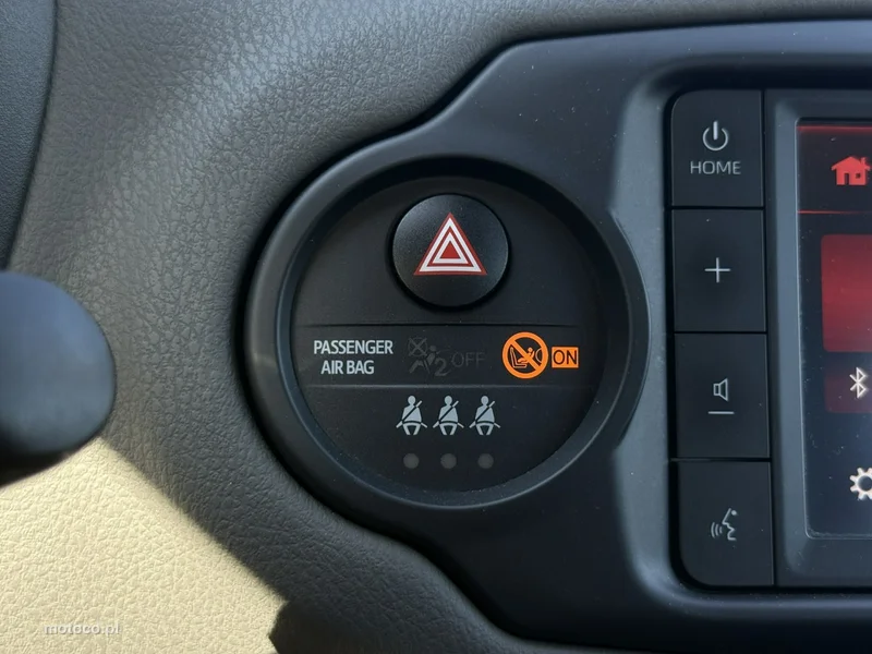 Toyota Yaris XP210 22