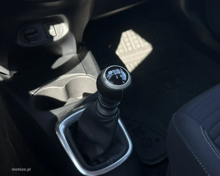 Toyota Yaris XP210 27