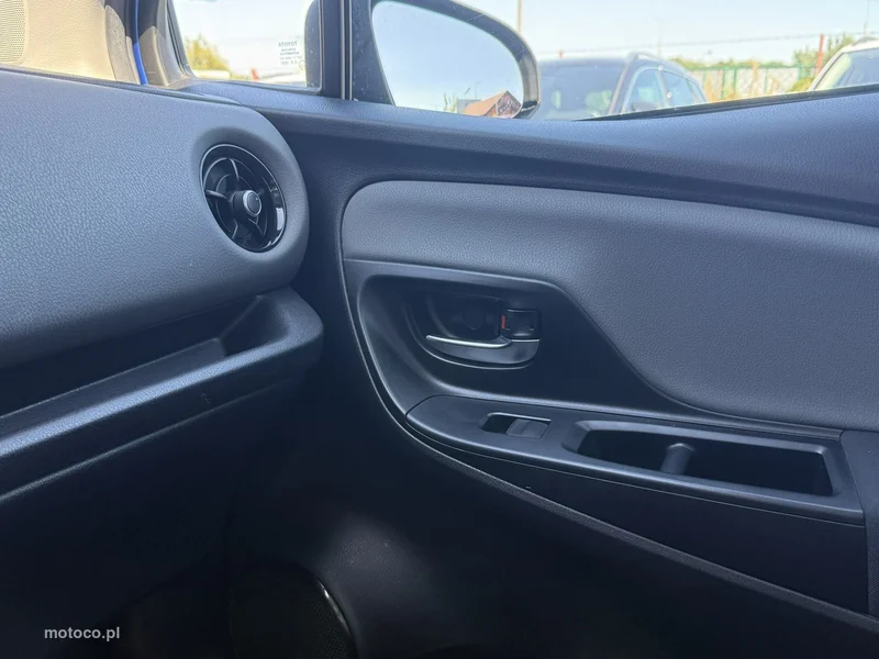 Toyota Yaris XP210 31