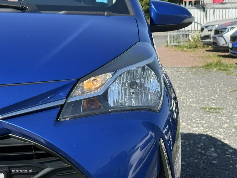 Toyota Yaris XP210 5