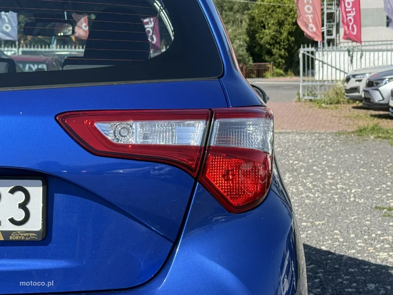 Toyota Yaris XP210 8