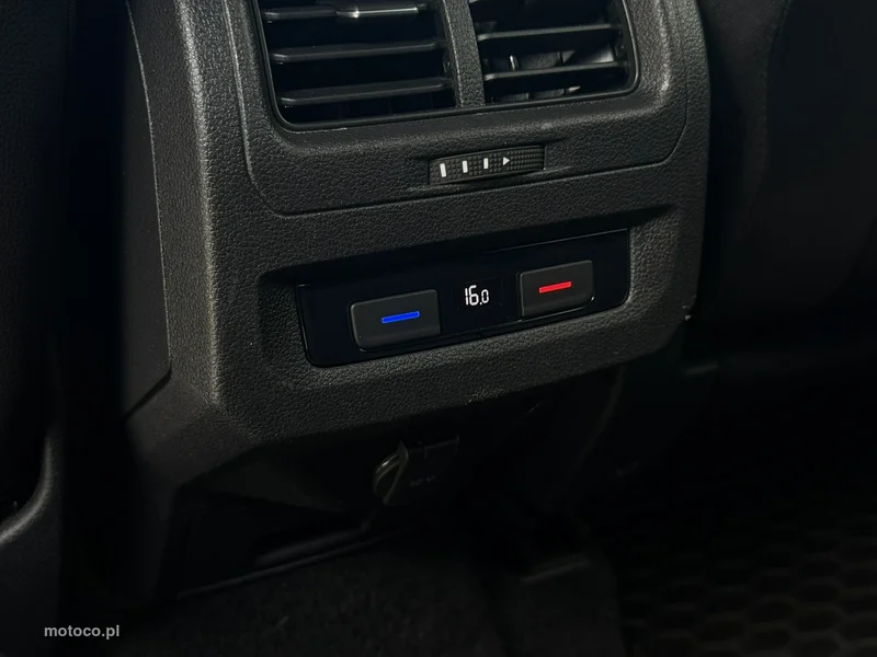 Volkswagen Touran 5T 33
