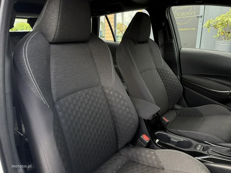 Toyota Corolla E210 13