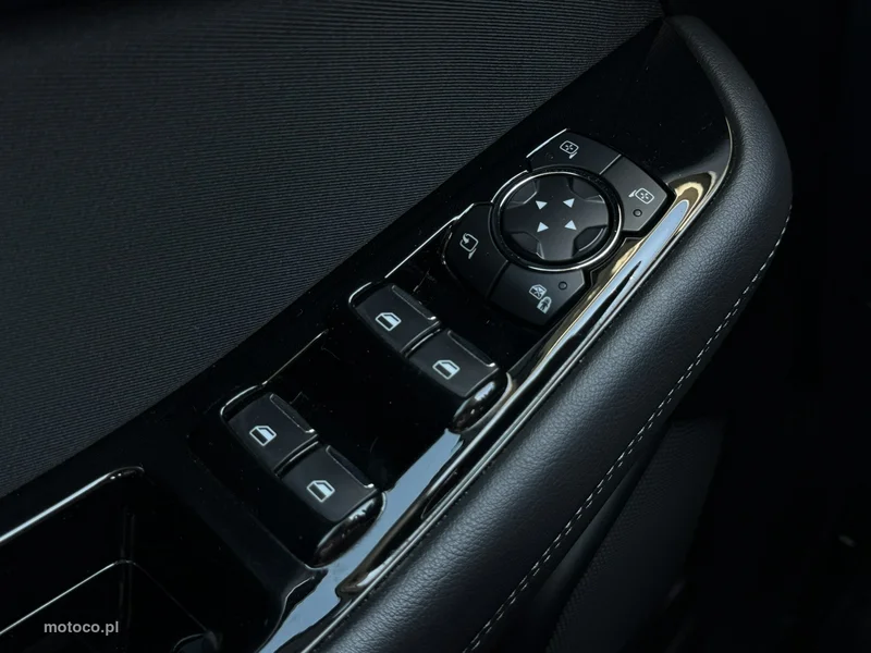 Ford S-Max II 33