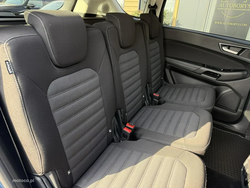 Ford S-Max II 32