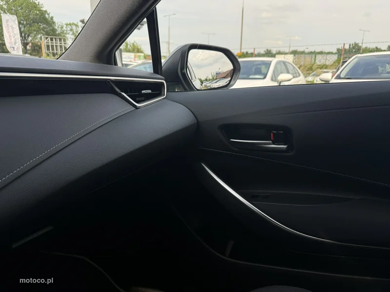 Toyota Corolla E210 26