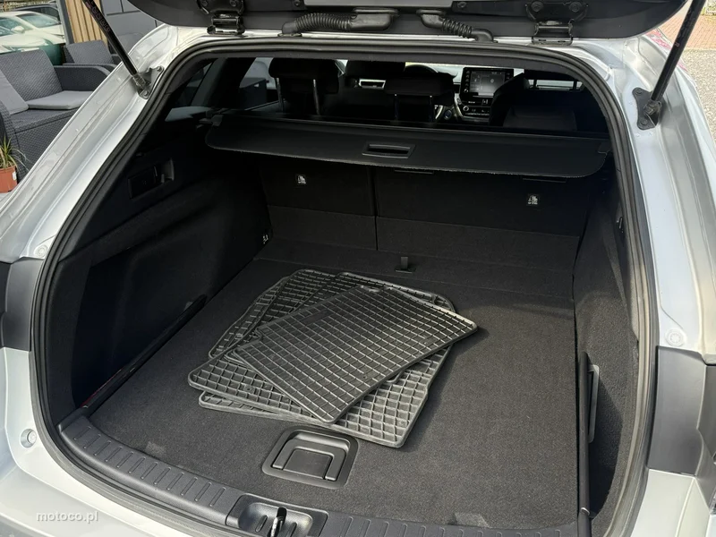Toyota Corolla E210 32