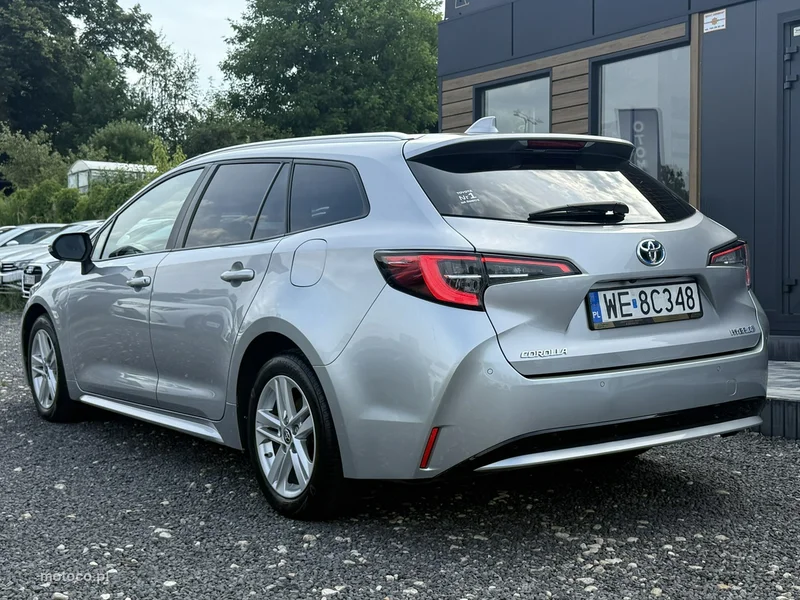 Toyota Corolla E210 6
