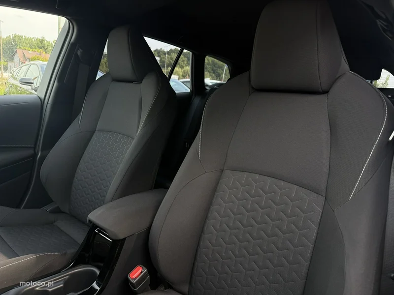 Toyota Corolla E210 10