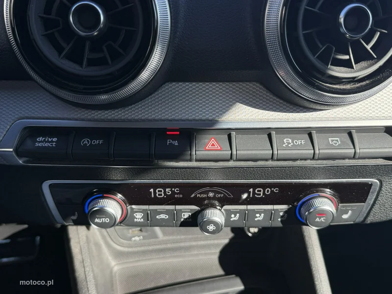 Audi Q2 25