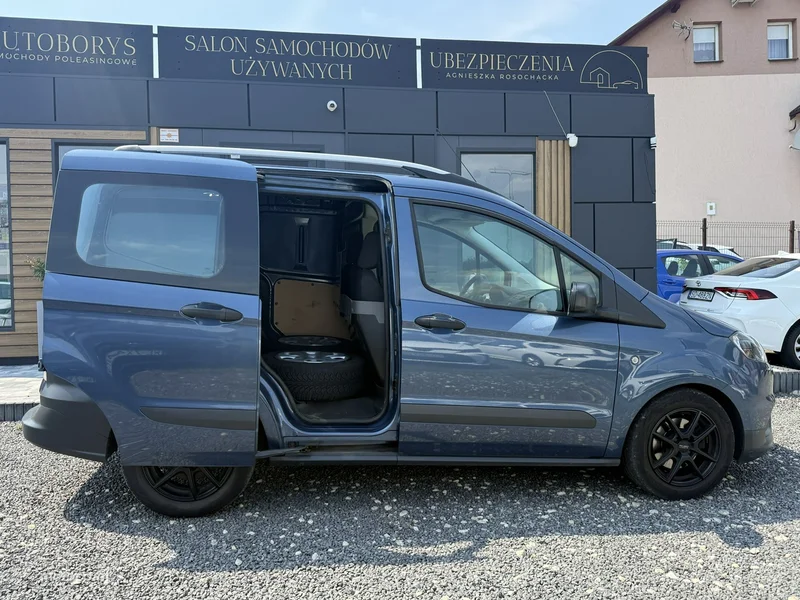 Ford Transit Courier 11