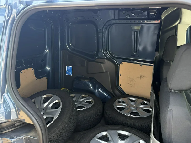 Ford Transit Courier 12